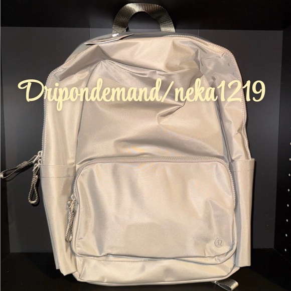 Lululemon Everywhere Backpack 22L- Warm Ash Grey/Sheer Oak